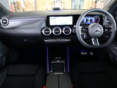 MERCEDES-BENZ GLA - 10