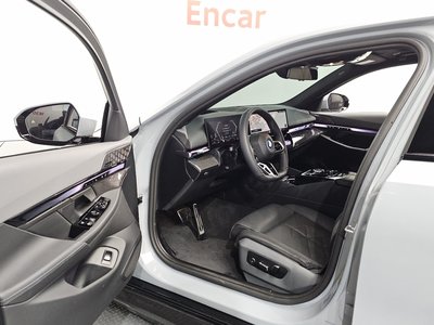 2025 BMW 5 SERIES — миниатюра 13