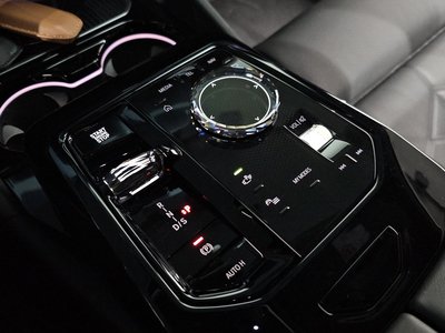 2025 BMW 5 SERIES — миниатюра 12