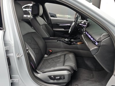 2025 BMW 5 SERIES — миниатюра 18