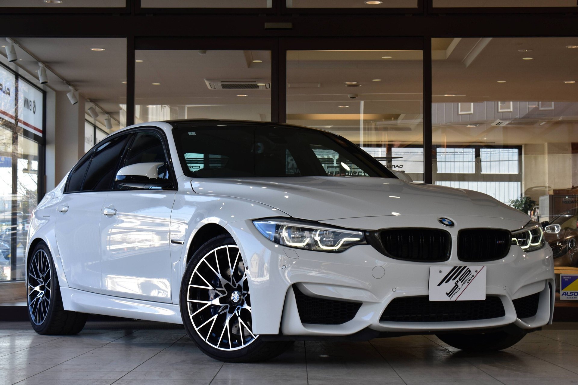 BMW M3 SEDAN - View 1