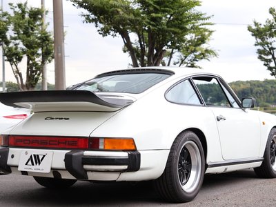 PORSCHE 911 - 8