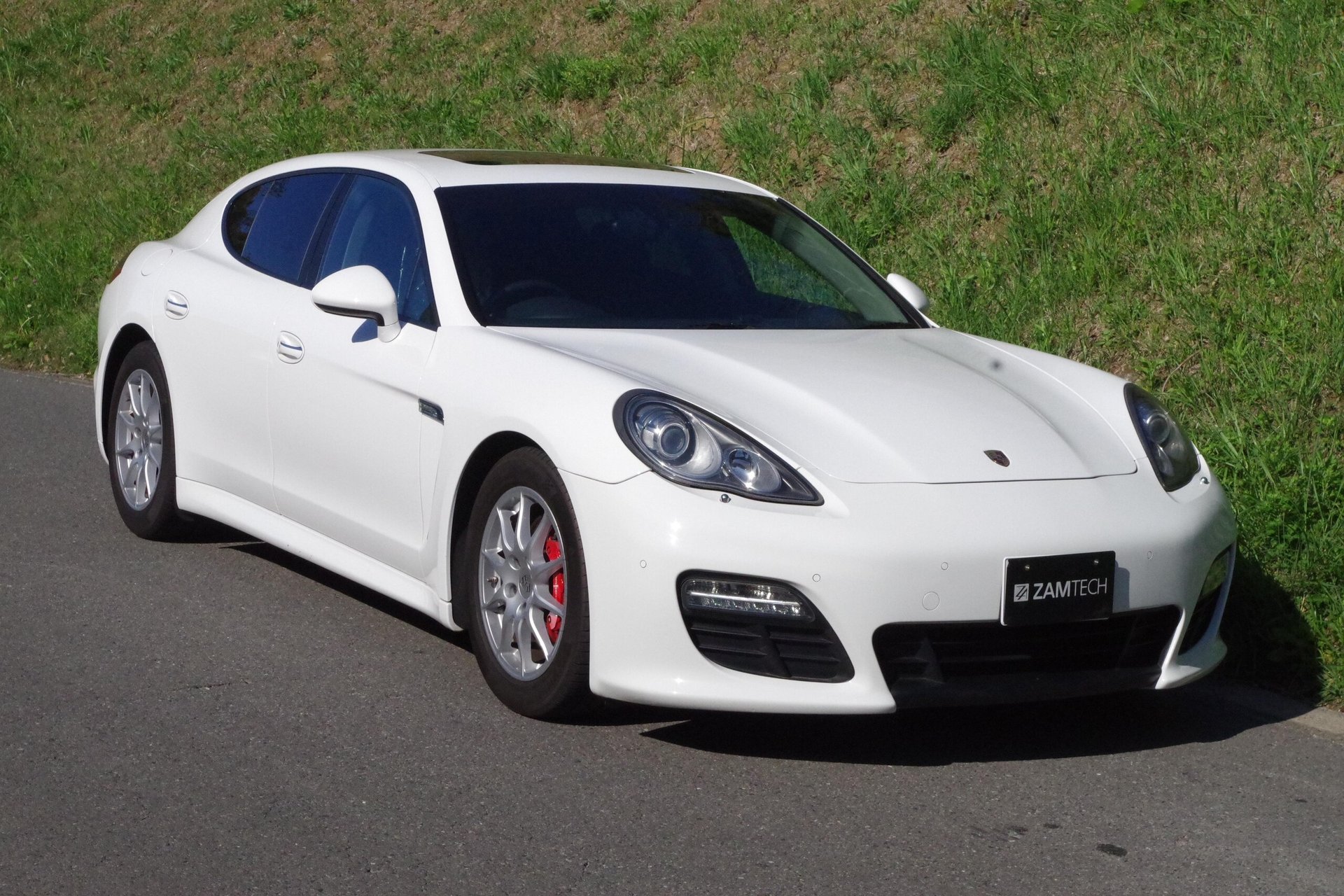 PORSCHE PANAMERA - View 1