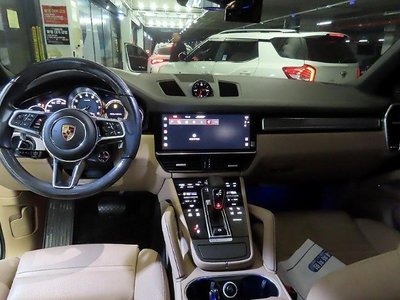 PORSCHE CAYENNE - 10