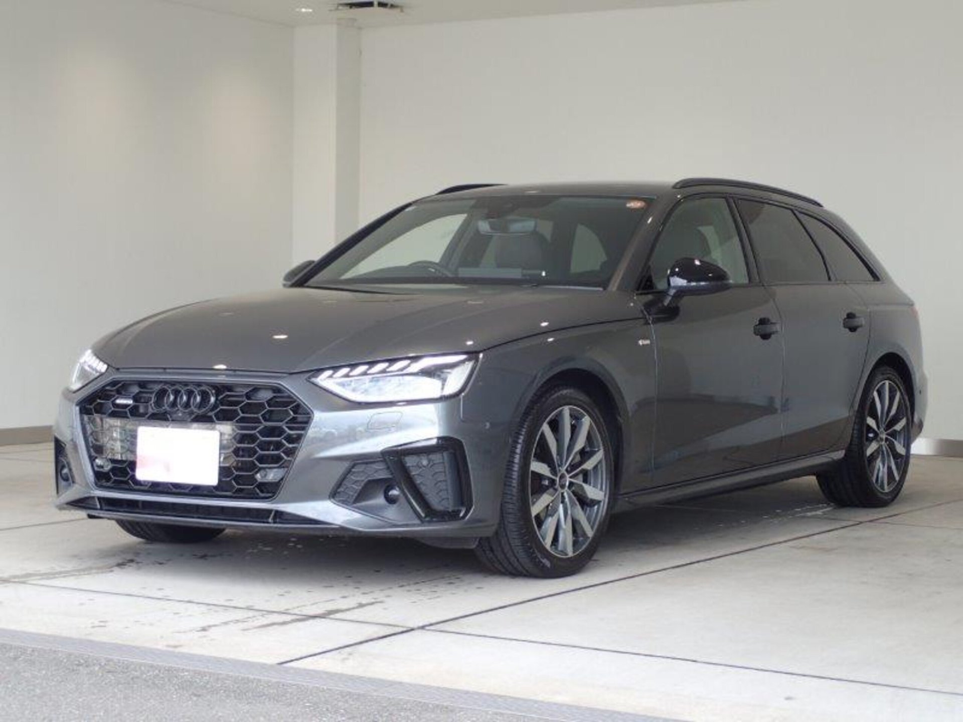 AUDI A4 AVANT - View 1