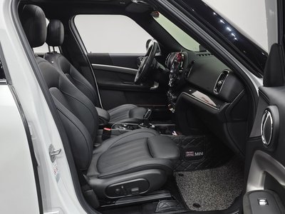 MINI COUNTRYMAN - 10