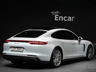 PORSCHE PANAMERA - 4