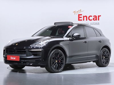 PORSCHE MACAN - 1
