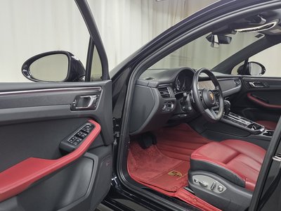 PORSCHE MACAN - 10