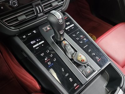 PORSCHE MACAN - 9