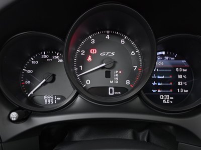 PORSCHE MACAN - 8