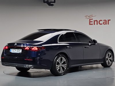 MERCEDES-BENZ E-CLASS - 4