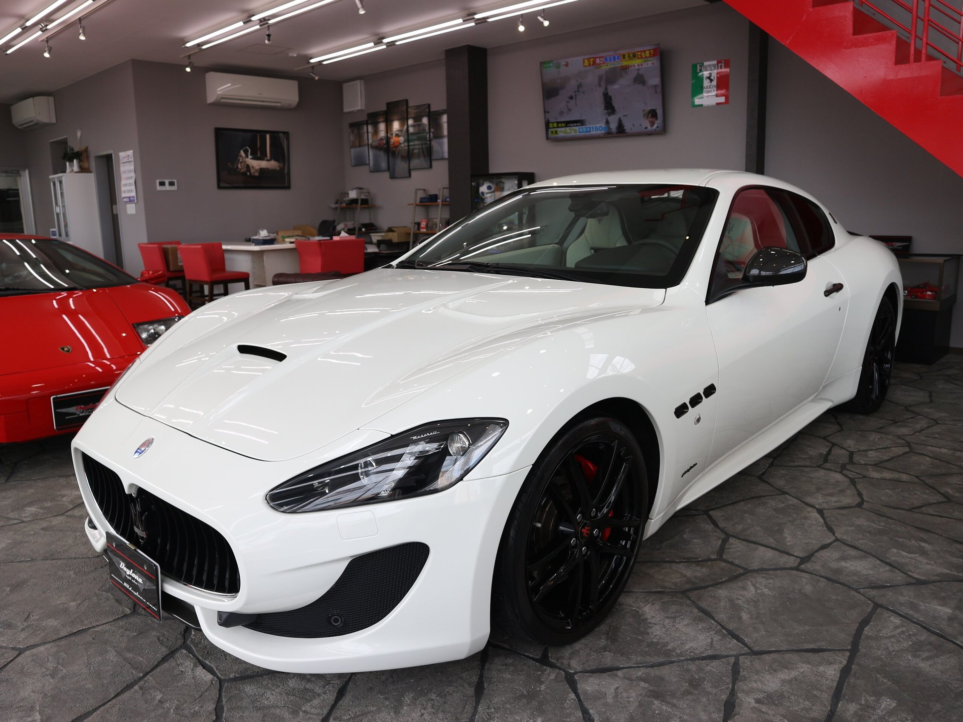 MASERATI GRANTURISMO - View 1
