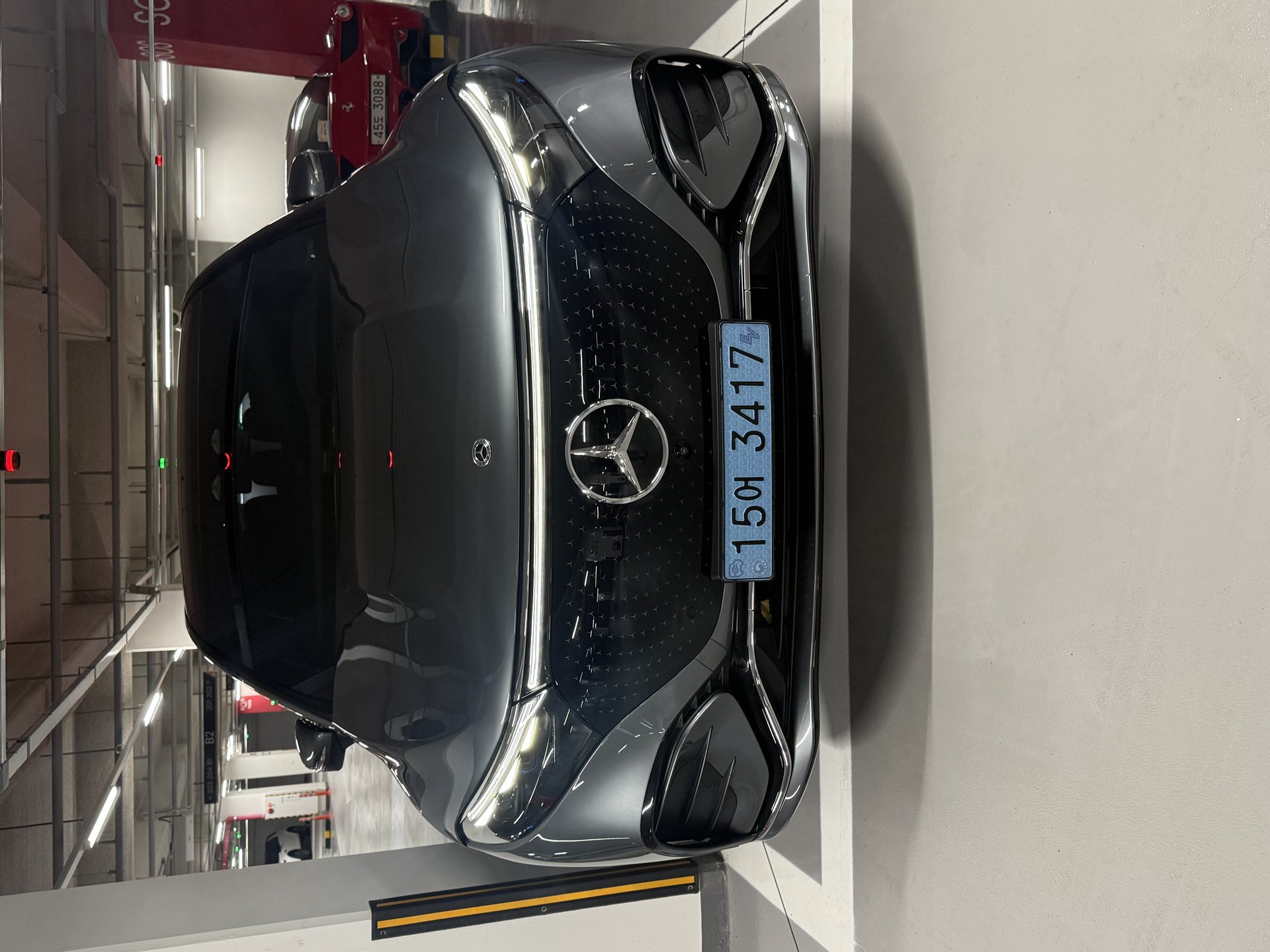 MERCEDES-BENZ EQS SUV - View 1