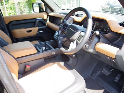 LAND ROVER DEFENDER - 8