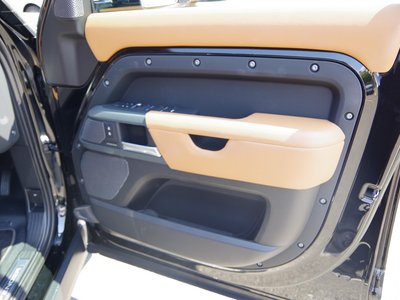 LAND ROVER DEFENDER - 9