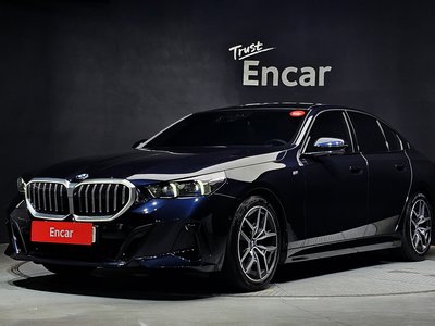 2024 BMW 5 SERIES photo 1
