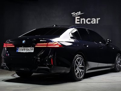 2024 BMW 5 SERIES photo 4