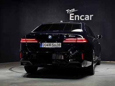 2024 BMW 5 SERIES photo 3