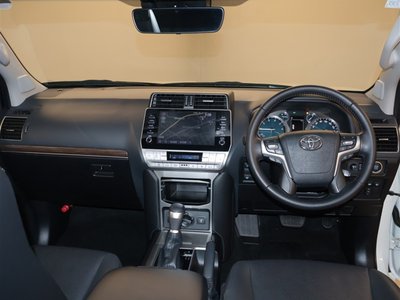 صورة 5 لـ 2023 Toyota LAND CRUISER PRADO