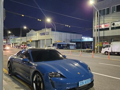 2023 Porsche TAYCAN 照片 2