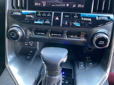 صورة مصغرة 30 لـ 2023 Lexus LX