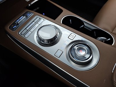 صورة 9 لـ 2021 Genesis GV70