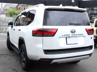 TOYOTA LAND CRUISER 300 - 6