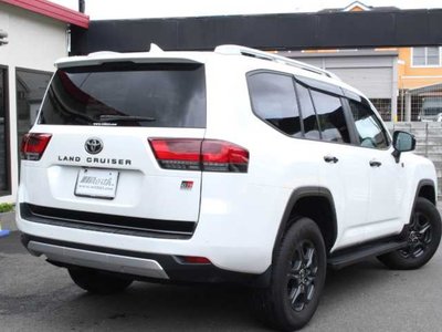 TOYOTA LAND CRUISER 300 - 3