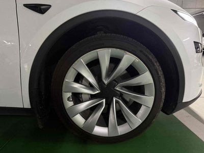 TESLA MODEL Y - 5