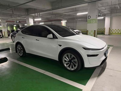 TESLA MODEL Y - 2