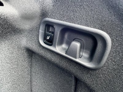 2025 Mercedes-BENZ C-CLASS 缩略图 30