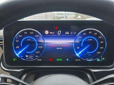 MERCEDES-BENZ EQS - 8