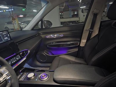 2022 Genesis GV70 thumbnail 13