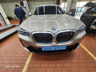 BMW IX3 - 1