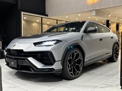 LAMBORGHINI URUS - 4