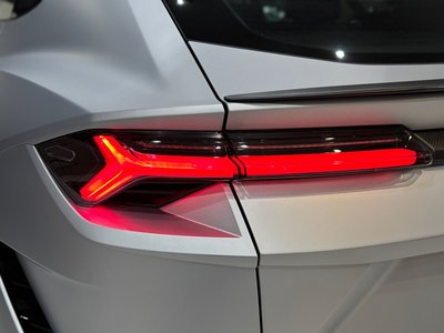 LAMBORGHINI URUS - 10