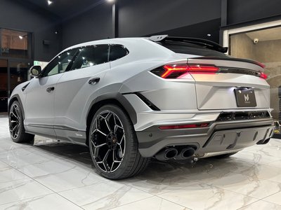 LAMBORGHINI URUS - 7