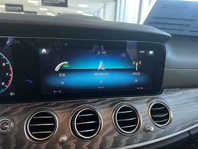 MERCEDES-BENZ E-CLASS - 8