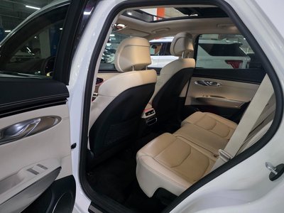 2023 Genesis GV70 — миниатюра 17