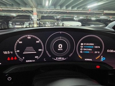 PORSCHE TAYCAN - 8