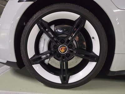 PORSCHE TAYCAN - 6
