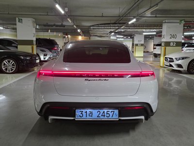 PORSCHE TAYCAN - 3