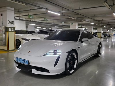 PORSCHE TAYCAN - 1