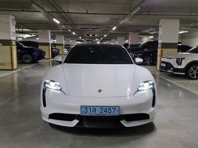 PORSCHE TAYCAN - 2