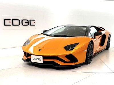 LAMBORGHINI AVENTADOR - 1