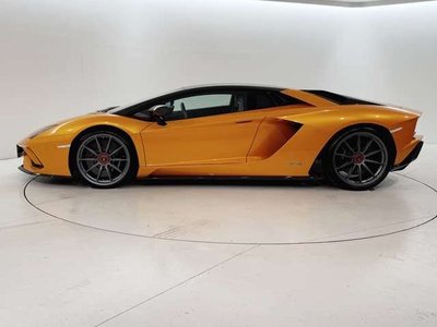 LAMBORGHINI AVENTADOR - 4