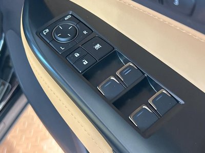 2025 Lexus NX — миниатюра 32