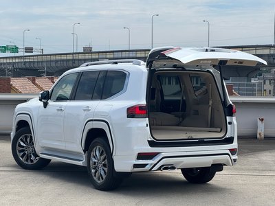 صورة مصغرة 34 لـ 2026 Toyota LAND CRUISER 300