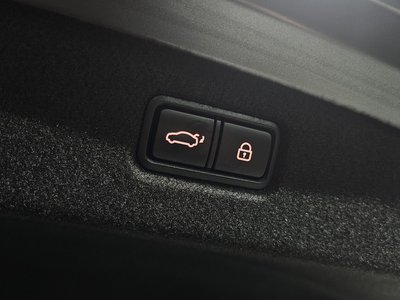 2021 Genesis G90 — миниатюра 17